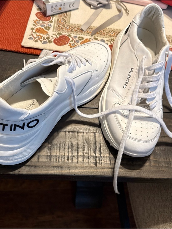 Athletic_Shoes